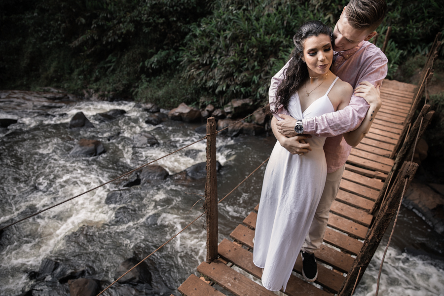 ENSAIO FOTOGRAFICO DE CASAL PRE WEDDING NA CACHOEIRA HOTEL FAZENDA LUAR DE AGOSTO EM FAXINAL PARANA