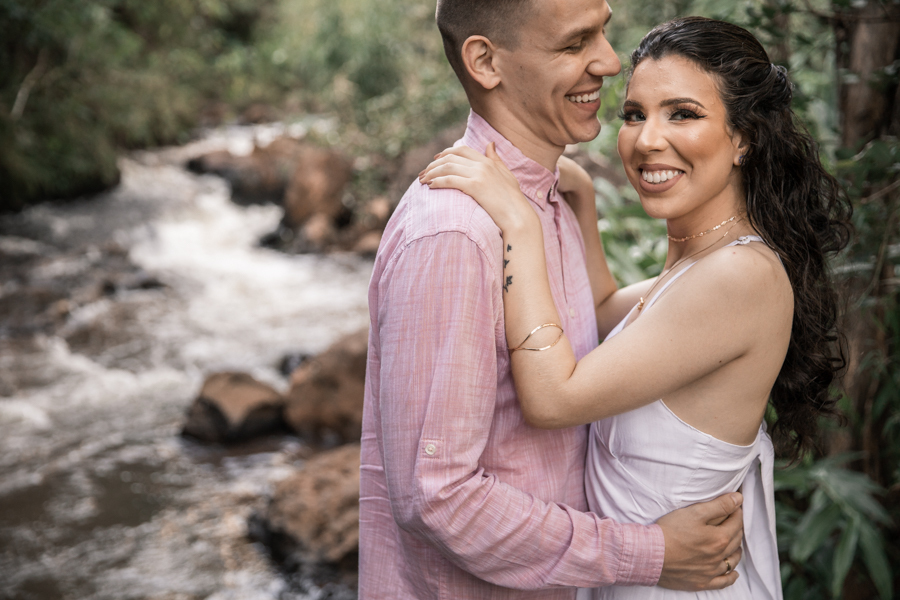 ENSAIO FOTOGRAFICO DE CASAL PRE WEDDING NA CACHOEIRA HOTEL FAZENDA LUAR DE AGOSTO EM FAXINAL PARANA