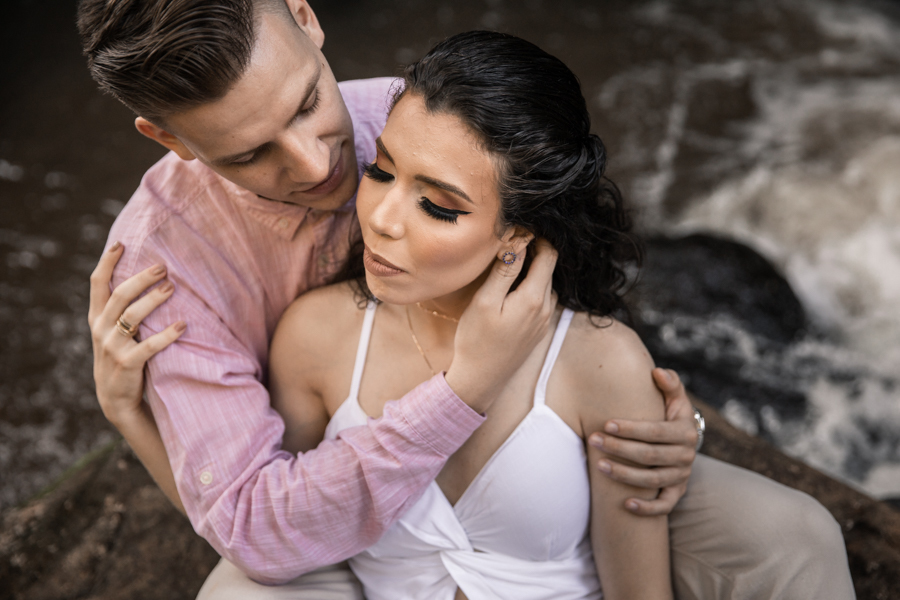 ENSAIO FOTOGRAFICO DE CASAL PRE WEDDING NA CACHOEIRA HOTEL FAZENDA LUAR DE AGOSTO EM FAXINAL PARANA