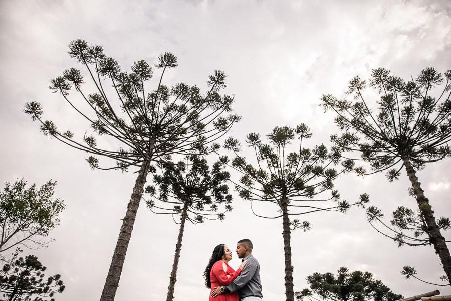 ENSAIO PRE WEDDING OU PRE CASAMENTO REALIZADO NO RECANTO PINHÃO EM TAMARANA PARANA COM O CASAL TAMYLEE E LEANDRO QUE SÃO DE JANDAIA ENSAIO REALIZADO POR LUCAS DREHER