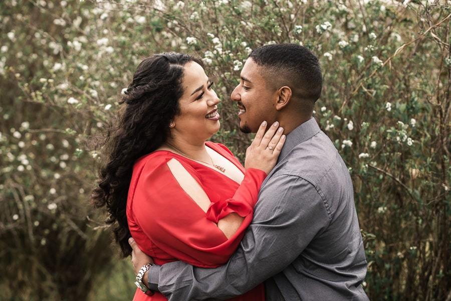 ENSAIO PRE WEDDING OU PRE CASAMENTO REALIZADO NO RECANTO PINHÃO EM TAMARANA PARANA COM O CASAL TAMYLEE E LEANDRO QUE SÃO DE JANDAIA ENSAIO REALIZADO POR LUCAS DREHER