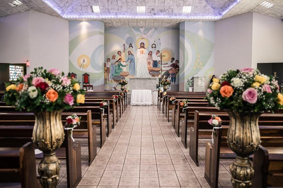 CERIMONIA DE CASAMENTO CATÓLICA REALIZADA EM MARINGÁ NA PARÓQUIA SANTA ISABEL DE PORTUGAL EM MEIO A PANDEMIA DO COVID 19 SEGUINDO OS PROTOCOLOS DE AFASTAMENTO E CUIDADOS COM A SAUDE