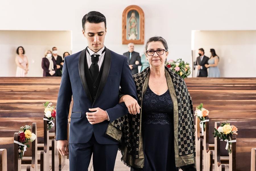 CERIMONIA DE CASAMENTO CATÓLICA REALIZADA EM MARINGÁ NA PARÓQUIA SANTA ISABEL DE PORTUGAL EM MEIO A PANDEMIA DO COVID 19 SEGUINDO OS PROTOCOLOS DE AFASTAMENTO E CUIDADOS COM A SAUDE