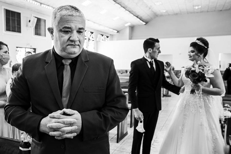 CERIMONIA DE CASAMENTO CATÓLICA REALIZADA EM MARINGÁ NA PARÓQUIA SANTA ISABEL DE PORTUGAL EM MEIO A PANDEMIA DO COVID 19 SEGUINDO OS PROTOCOLOS DE AFASTAMENTO E CUIDADOS COM A SAUDE