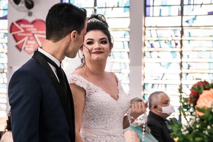 CERIMONIA DE CASAMENTO CATÓLICA REALIZADA EM MARINGÁ NA PARÓQUIA SANTA ISABEL DE PORTUGAL EM MEIO A PANDEMIA DO COVID 19 SEGUINDO OS PROTOCOLOS DE AFASTAMENTO E CUIDADOS COM A SAUDE