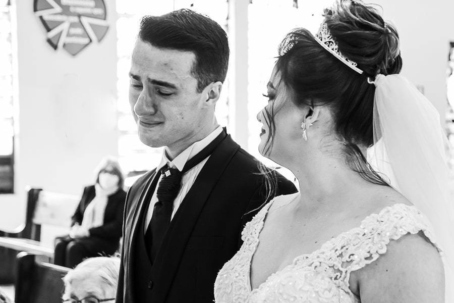 CERIMONIA DE CASAMENTO CATÓLICA REALIZADA EM MARINGÁ NA PARÓQUIA SANTA ISABEL DE PORTUGAL EM MEIO A PANDEMIA DO COVID 19 SEGUINDO OS PROTOCOLOS DE AFASTAMENTO E CUIDADOS COM A SAUDE