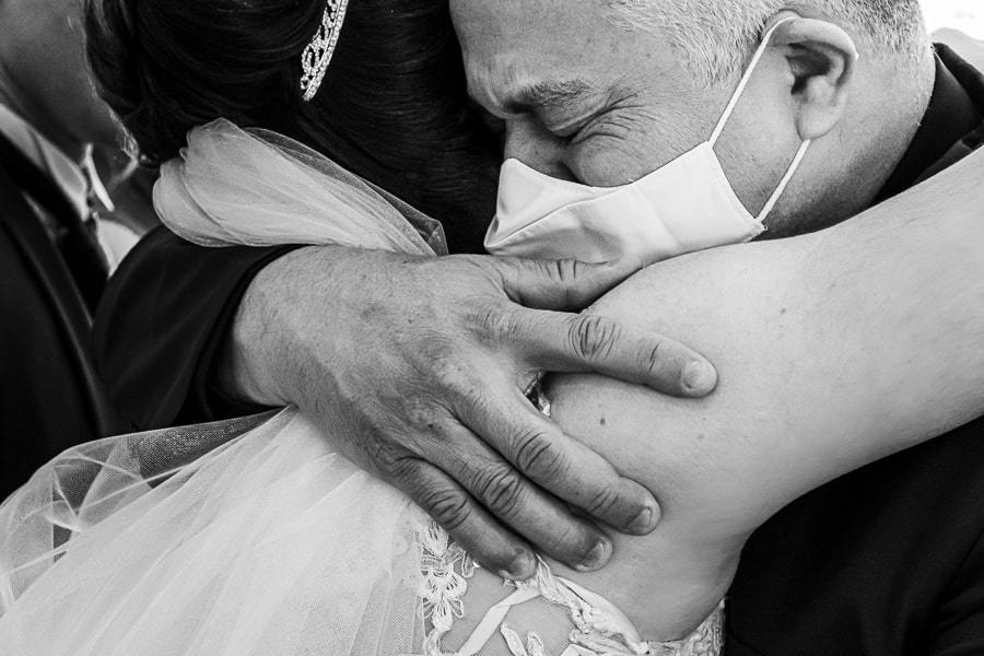 CERIMONIA DE CASAMENTO CATÓLICA REALIZADA EM MARINGÁ NA PARÓQUIA SANTA ISABEL DE PORTUGAL EM MEIO A PANDEMIA DO COVID 19 SEGUINDO OS PROTOCOLOS DE AFASTAMENTO E CUIDADOS COM A SAUDE