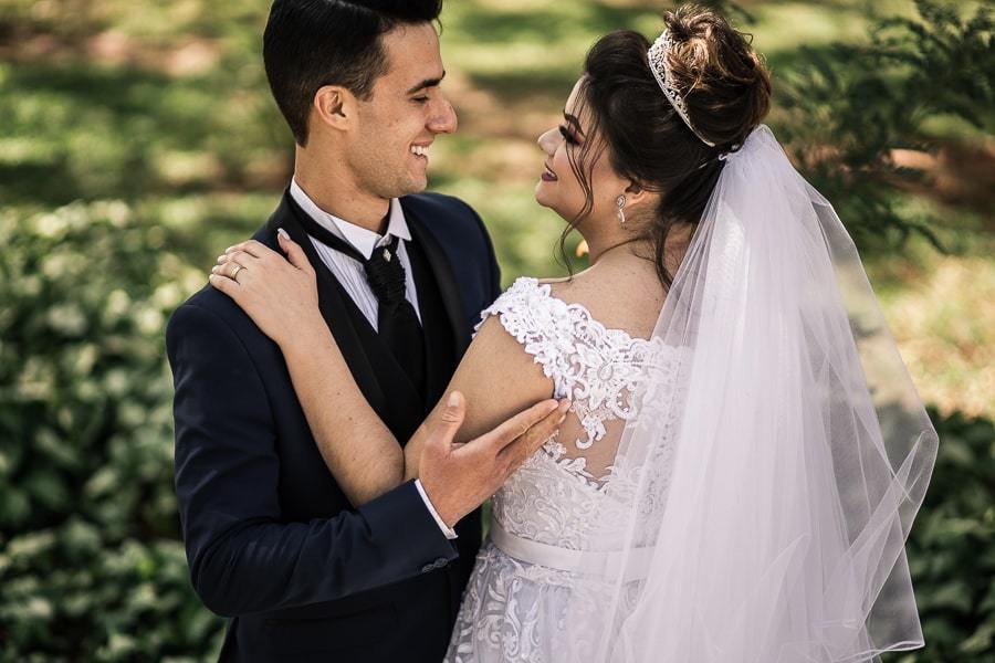 ENSAIO DOS NOIVOS REALIZADO NA PRAÇA DA IGREJA MATRIZ DE IGUATEMI PARANA