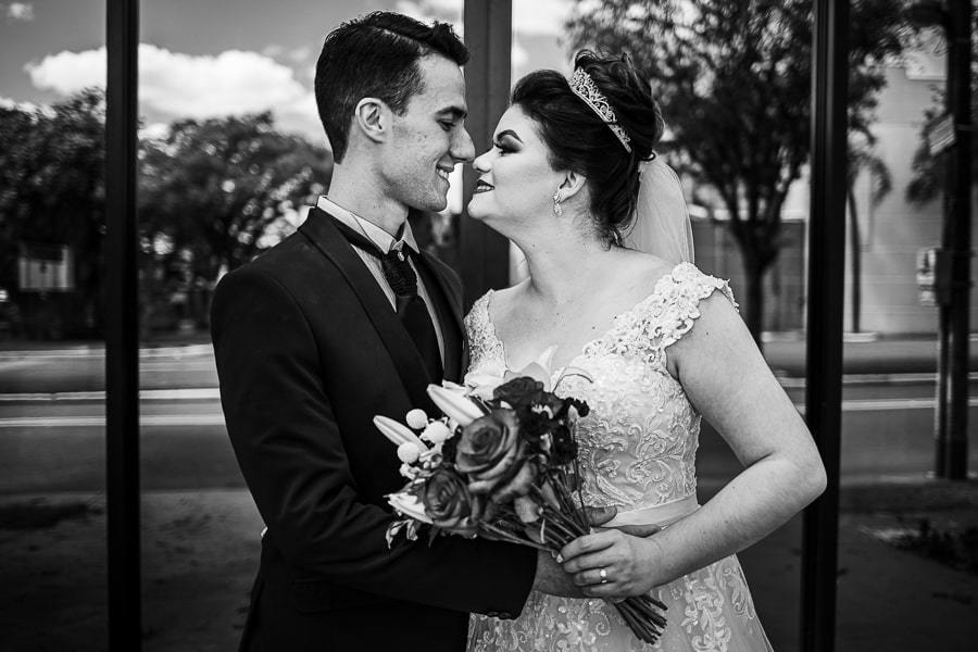 ENSAIO DOS NOIVOS REALIZADO NA PRAÇA DA IGREJA MATRIZ DE IGUATEMI PARANA