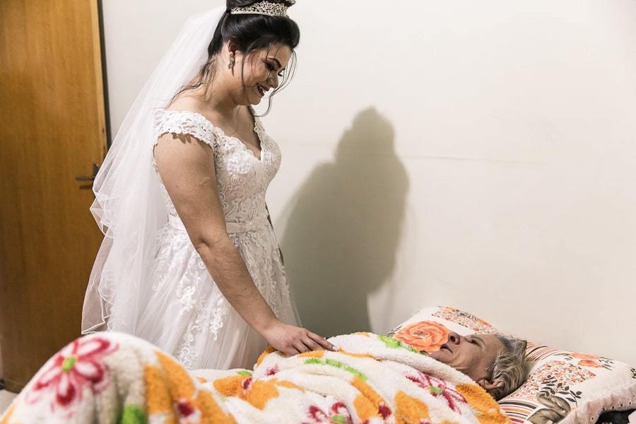 MOMENTO EM QUE A NOIVA FOI VISITAR SUA TIA ENFERMA EM IGUATEMI