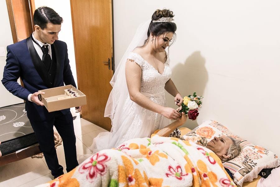 MOMENTO EM QUE A NOIVA FOI VISITAR SUA TIA ENFERMA EM IGUATEMI