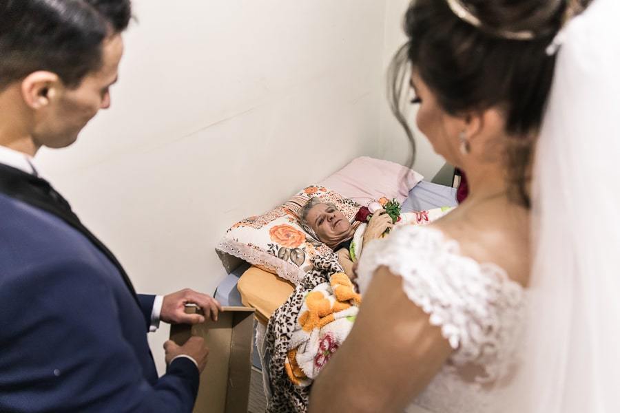 MOMENTO EM QUE A NOIVA FOI VISITAR SUA TIA ENFERMA EM IGUATEMI