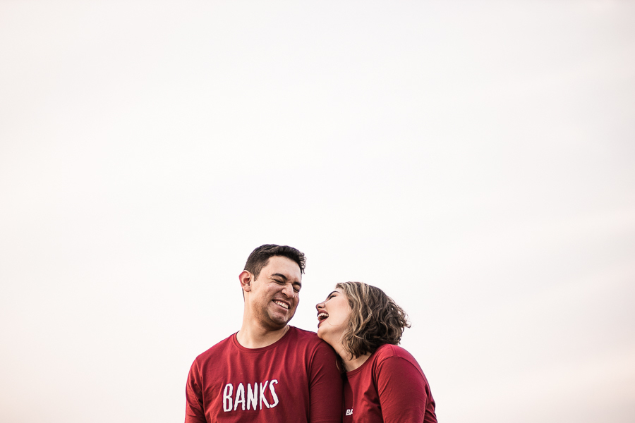 LINDO ENSAIO DE CASAL REALIZADO EM PLANTACAO DE EUCALIPTO EM MANDAGUACU PARANA PELO FOTOGRAFO LUCAS DREHER E PELA FOTOGRAFA ALINE DREHER COM UM CASAL SUPER CONECTADO E FELIZ SUPER RISONHO ALEGRE ANIMADO CHEIO DE AMOR