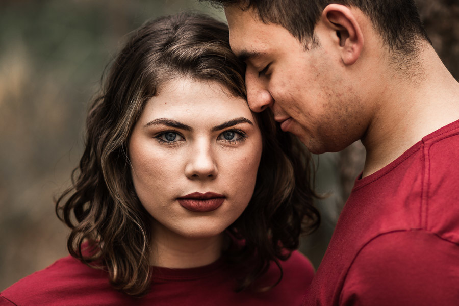 LINDO ENSAIO DE CASAL REALIZADO EM PLANTACAO DE EUCALIPTO EM MANDAGUACU PARANA PELO FOTOGRAFO LUCAS DREHER E PELA FOTOGRAFA ALINE DREHER COM UM CASAL SUPER CONECTADO E FELIZ SUPER RISONHO ALEGRE ANIMADO CHEIO DE AMOR