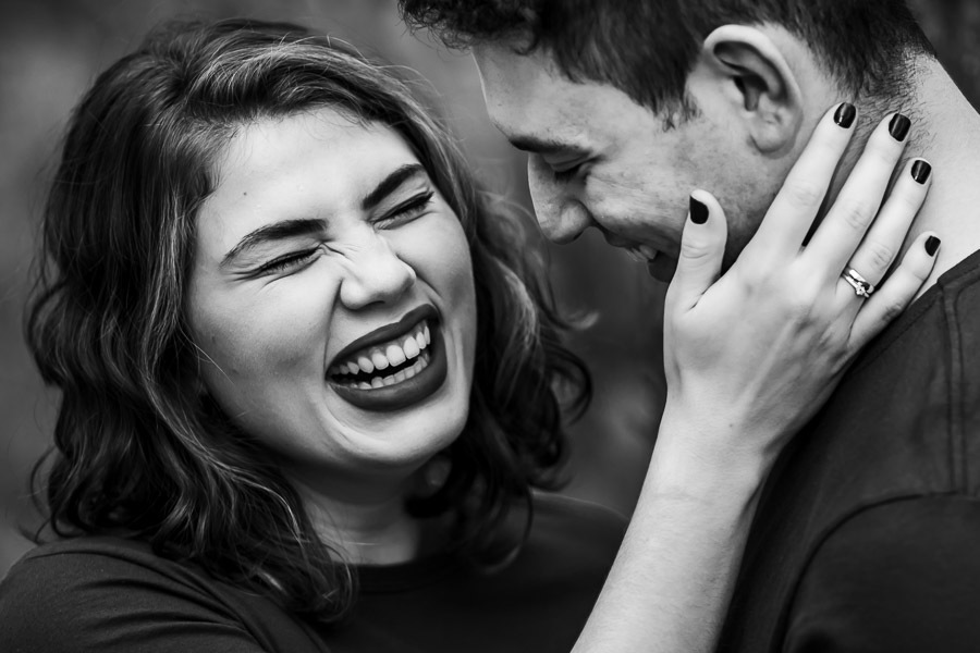 LINDO ENSAIO DE CASAL REALIZADO EM PLANTACAO DE EUCALIPTO EM MANDAGUACU PARANA PELO FOTOGRAFO LUCAS DREHER E PELA FOTOGRAFA ALINE DREHER COM UM CASAL SUPER CONECTADO E FELIZ SUPER RISONHO ALEGRE ANIMADO CHEIO DE AMOR