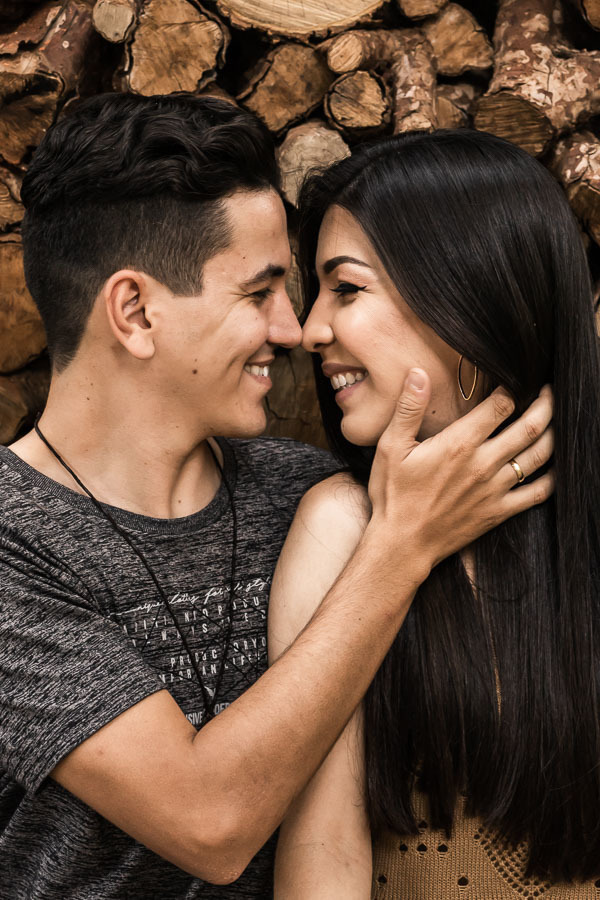 ENSAIO DE CASAL PRE WEDDING OU PRE CASAMENTO REALIZADO EM MARIALVA PARANA NO ESPACO NATUREZA