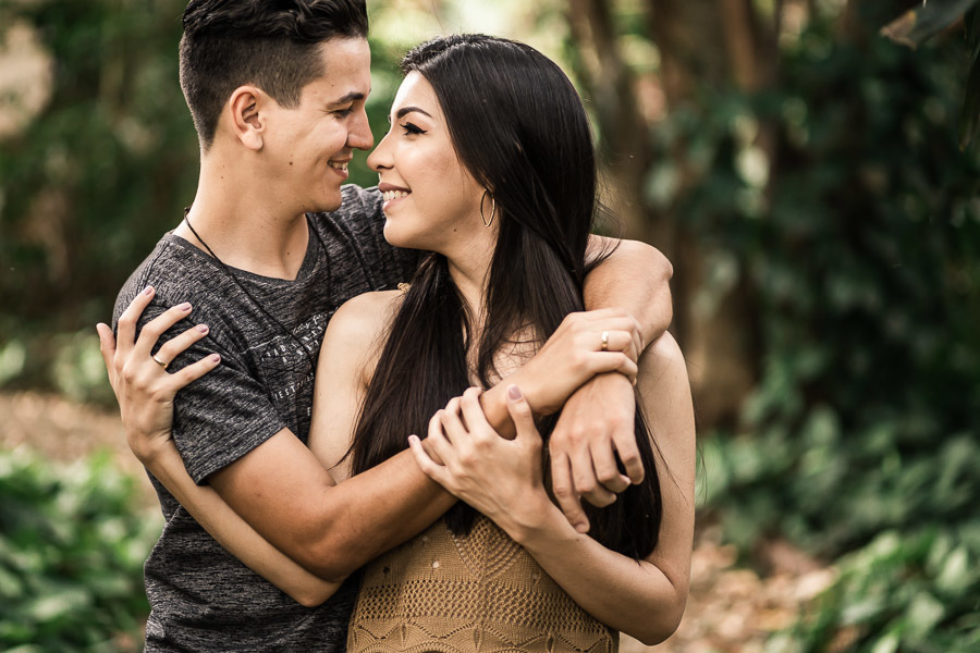 ENSAIO DE CASAL PRE WEDDING OU PRE CASAMENTO REALIZADO EM MARIALVA PARANA NO ESPACO NATUREZA