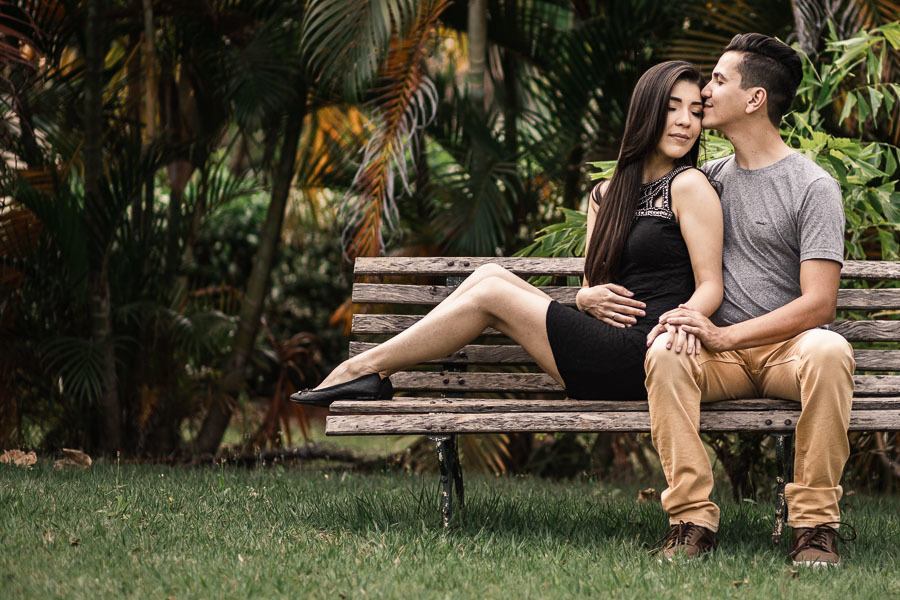 ENSAIO DE CASAL PRE WEDDING OU PRE CASAMENTO REALIZADO EM MARIALVA PARANA NO ESPACO NATUREZA
