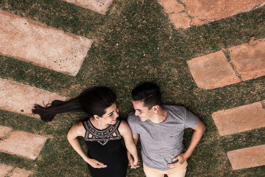 ENSAIO DE CASAL PRE WEDDING OU PRE CASAMENTO REALIZADO EM MARIALVA PARANA NO ESPACO NATUREZA