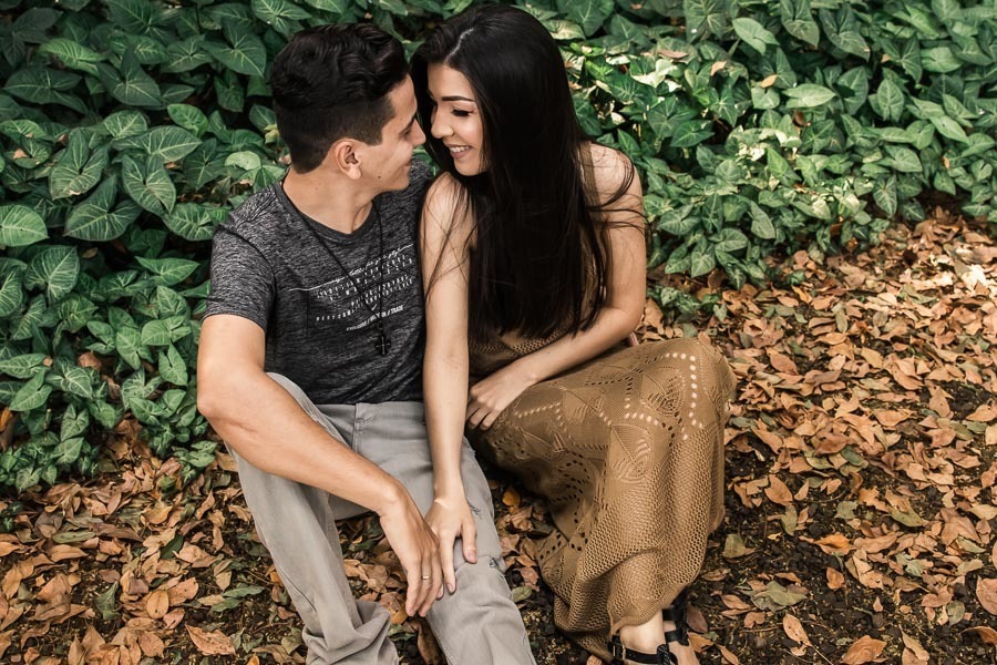 ENSAIO DE CASAL PRE WEDDING OU PRE CASAMENTO REALIZADO EM MARIALVA PARANA NO ESPACO NATUREZA