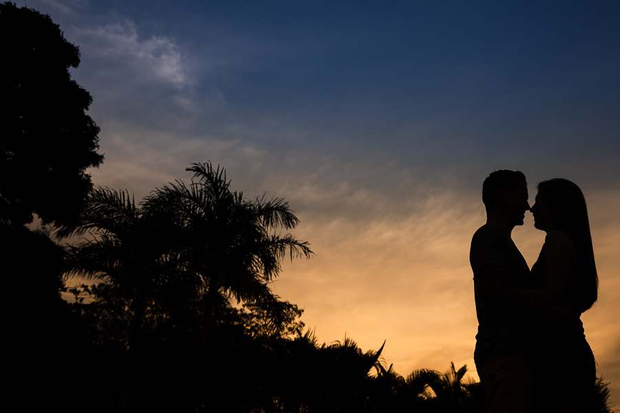 ENSAIO DE CASAL PRE WEDDING OU PRE CASAMENTO REALIZADO EM MARIALVA PARANA NO ESPACO NATUREZA