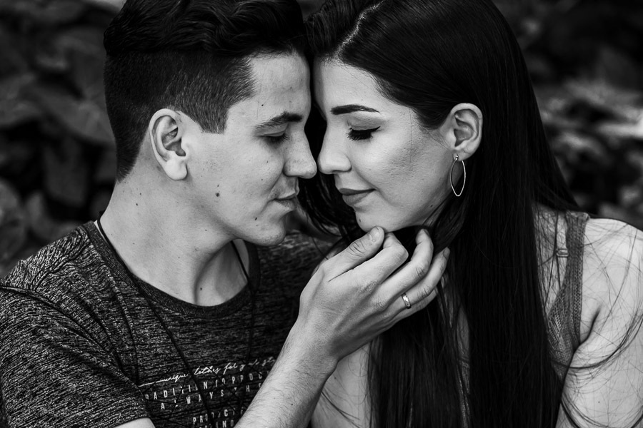 ENSAIO DE CASAL PRE WEDDING OU PRE CASAMENTO REALIZADO EM MARIALVA PARANA NO ESPACO NATUREZA