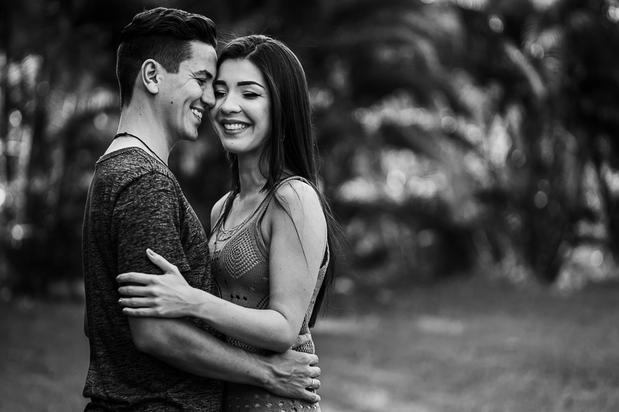 ENSAIO DE CASAL PRE WEDDING OU PRE CASAMENTO REALIZADO EM MARIALVA PARANA NO ESPACO NATUREZA