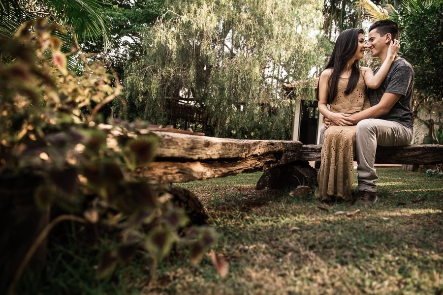 ENSAIO DE CASAL PRE WEDDING OU PRE CASAMENTO REALIZADO EM MARIALVA PARANA NO ESPACO NATUREZA