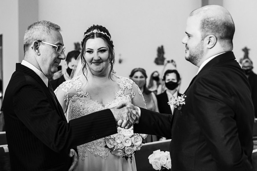 CERIMONIA DE CASAMENTO CATOLICA REALIZADA NA PAROQUIA SANTA JOAQUINA DE VEDRUNA EM MARINGA PARANA E FOTOGRAFADA POR LUCAS DREHER E ALINE DREHER, OS DOIS SÃO PROFESSORES DE HISTORIA
