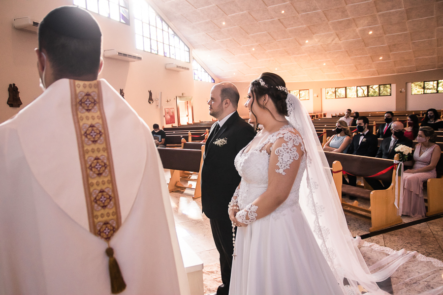 CERIMONIA DE CASAMENTO CATOLICA REALIZADA NA PAROQUIA SANTA JOAQUINA DE VEDRUNA EM MARINGA PARANA E FOTOGRAFADA POR LUCAS DREHER E ALINE DREHER, OS DOIS SÃO PROFESSORES DE HISTORIA