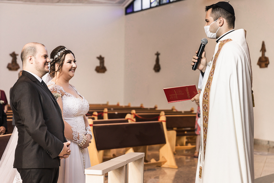 CERIMONIA DE CASAMENTO CATOLICA REALIZADA NA PAROQUIA SANTA JOAQUINA DE VEDRUNA EM MARINGA PARANA E FOTOGRAFADA POR LUCAS DREHER E ALINE DREHER, OS DOIS SÃO PROFESSORES DE HISTORIA