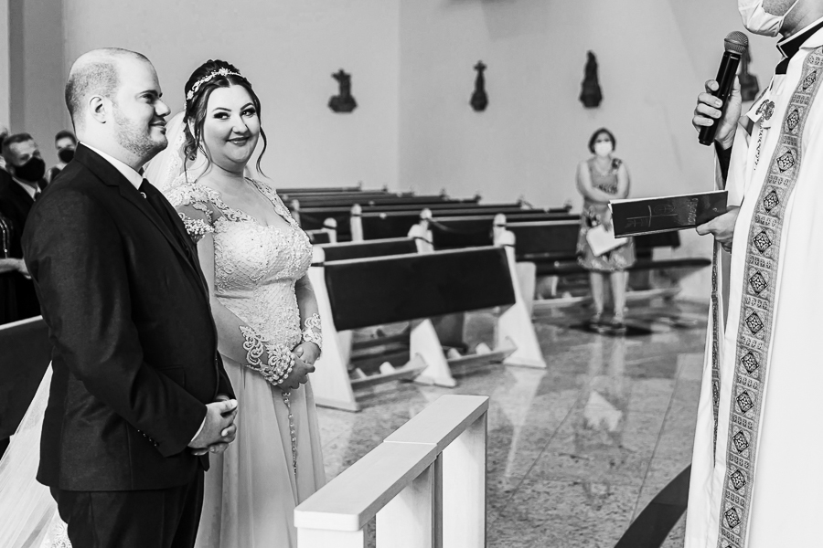 CERIMONIA DE CASAMENTO CATOLICA REALIZADA NA PAROQUIA SANTA JOAQUINA DE VEDRUNA EM MARINGA PARANA E FOTOGRAFADA POR LUCAS DREHER E ALINE DREHER, OS DOIS SÃO PROFESSORES DE HISTORIA