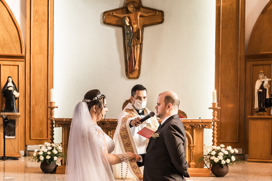 CERIMONIA DE CASAMENTO CATOLICA REALIZADA NA PAROQUIA SANTA JOAQUINA DE VEDRUNA EM MARINGA PARANA E FOTOGRAFADA POR LUCAS DREHER E ALINE DREHER, OS DOIS SÃO PROFESSORES DE HISTORIA
