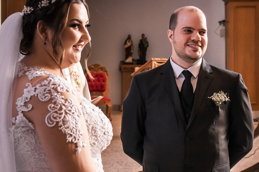CERIMONIA DE CASAMENTO CATOLICA REALIZADA NA PAROQUIA SANTA JOAQUINA DE VEDRUNA EM MARINGA PARANA E FOTOGRAFADA POR LUCAS DREHER E ALINE DREHER, OS DOIS SÃO PROFESSORES DE HISTORIA