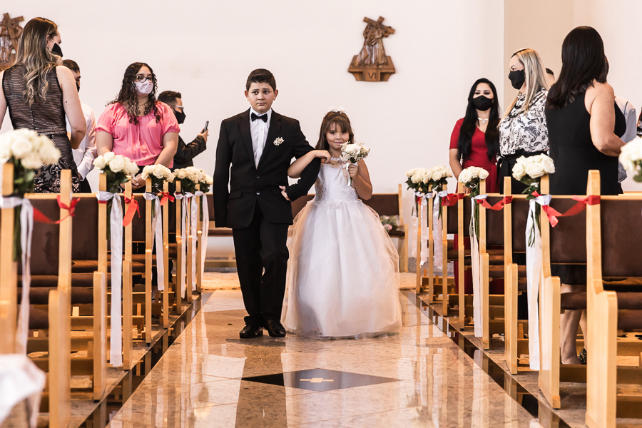 CERIMONIA DE CASAMENTO CATOLICA REALIZADA NA PAROQUIA SANTA JOAQUINA DE VEDRUNA EM MARINGA PARANA E FOTOGRAFADA POR LUCAS DREHER E ALINE DREHER, OS DOIS SÃO PROFESSORES DE HISTORIA