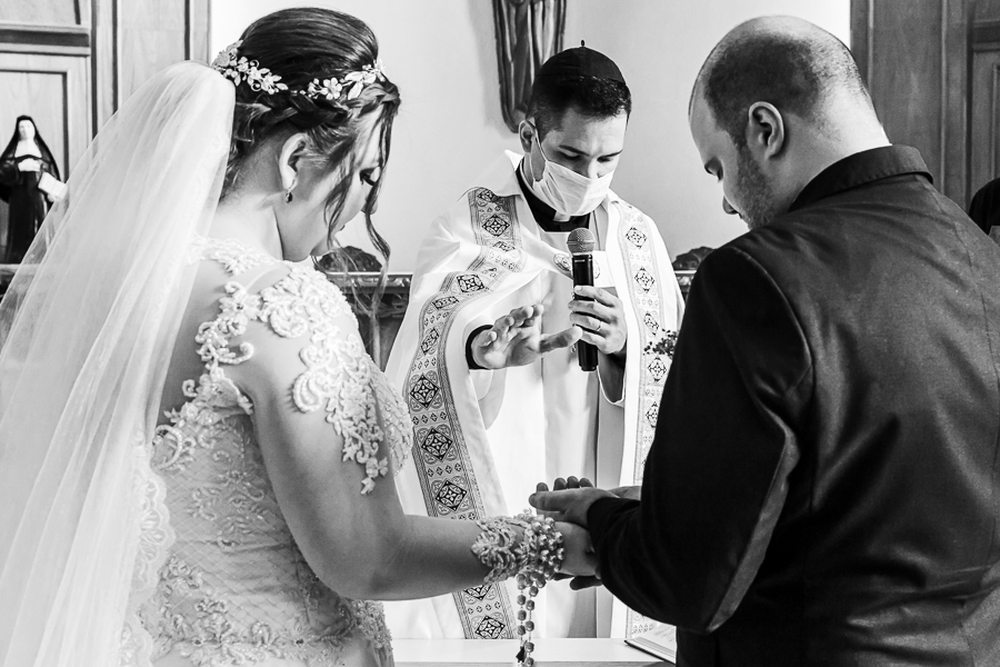 CERIMONIA DE CASAMENTO CATOLICA REALIZADA NA PAROQUIA SANTA JOAQUINA DE VEDRUNA EM MARINGA PARANA E FOTOGRAFADA POR LUCAS DREHER E ALINE DREHER, OS DOIS SÃO PROFESSORES DE HISTORIA