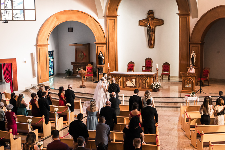 CERIMONIA DE CASAMENTO CATOLICA REALIZADA NA PAROQUIA SANTA JOAQUINA DE VEDRUNA EM MARINGA PARANA E FOTOGRAFADA POR LUCAS DREHER E ALINE DREHER, OS DOIS SÃO PROFESSORES DE HISTORIA