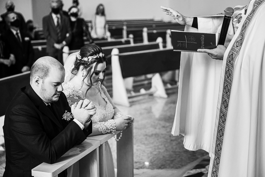 CERIMONIA DE CASAMENTO CATOLICA REALIZADA NA PAROQUIA SANTA JOAQUINA DE VEDRUNA EM MARINGA PARANA E FOTOGRAFADA POR LUCAS DREHER E ALINE DREHER, OS DOIS SÃO PROFESSORES DE HISTORIA