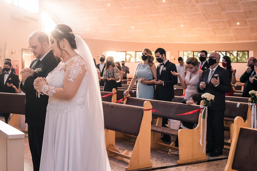 CERIMONIA DE CASAMENTO CATOLICA REALIZADA NA PAROQUIA SANTA JOAQUINA DE VEDRUNA EM MARINGA PARANA E FOTOGRAFADA POR LUCAS DREHER E ALINE DREHER, OS DOIS SÃO PROFESSORES DE HISTORIA