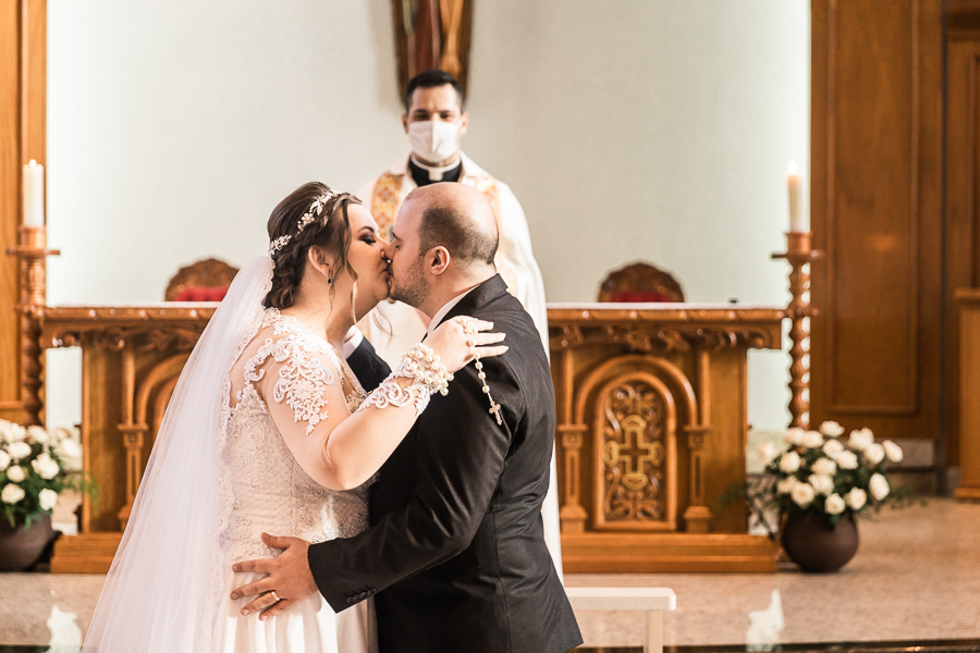 CERIMONIA DE CASAMENTO CATOLICA REALIZADA NA PAROQUIA SANTA JOAQUINA DE VEDRUNA EM MARINGA PARANA E FOTOGRAFADA POR LUCAS DREHER E ALINE DREHER, OS DOIS SÃO PROFESSORES DE HISTORIA