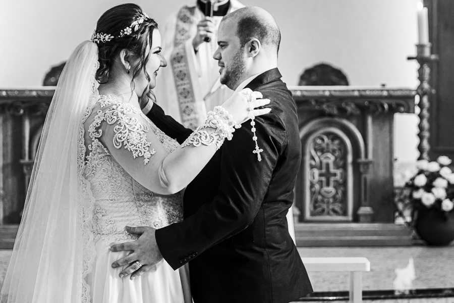 CERIMONIA DE CASAMENTO CATOLICA REALIZADA NA PAROQUIA SANTA JOAQUINA DE VEDRUNA EM MARINGA PARANA E FOTOGRAFADA POR LUCAS DREHER E ALINE DREHER, OS DOIS SÃO PROFESSORES DE HISTORIA