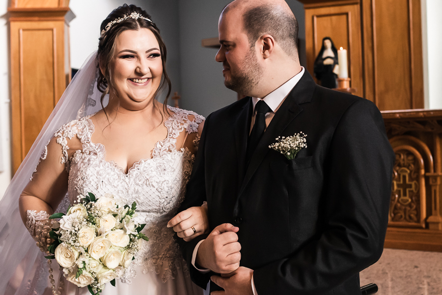 CERIMONIA DE CASAMENTO CATOLICA REALIZADA NA PAROQUIA SANTA JOAQUINA DE VEDRUNA EM MARINGA PARANA E FOTOGRAFADA POR LUCAS DREHER E ALINE DREHER, OS DOIS SÃO PROFESSORES DE HISTORIA