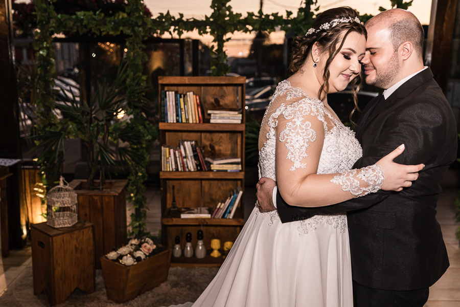 RECEPCAO DE CASAMENTO REALIZADO NO BUFFET REQUINTE PLUS EM MARINGA PARANA E FOTOGRAFADA POR LUCAS DREHER E ALINE DREHER, OS DOIS SÃO PROFESSORES DE HISTORIA