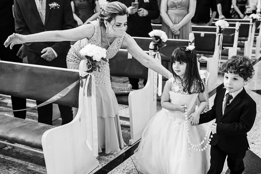 CERIMONIA DE CASAMENTO CATOLICA REALIZADA NA PAROQUIA SANTA JOAQUINA DE VEDRUNA EM MARINGA PARANA E FOTOGRAFADA POR LUCAS DREHER E ALINE DREHER, OS DOIS SÃO PROFESSORES DE HISTORIA