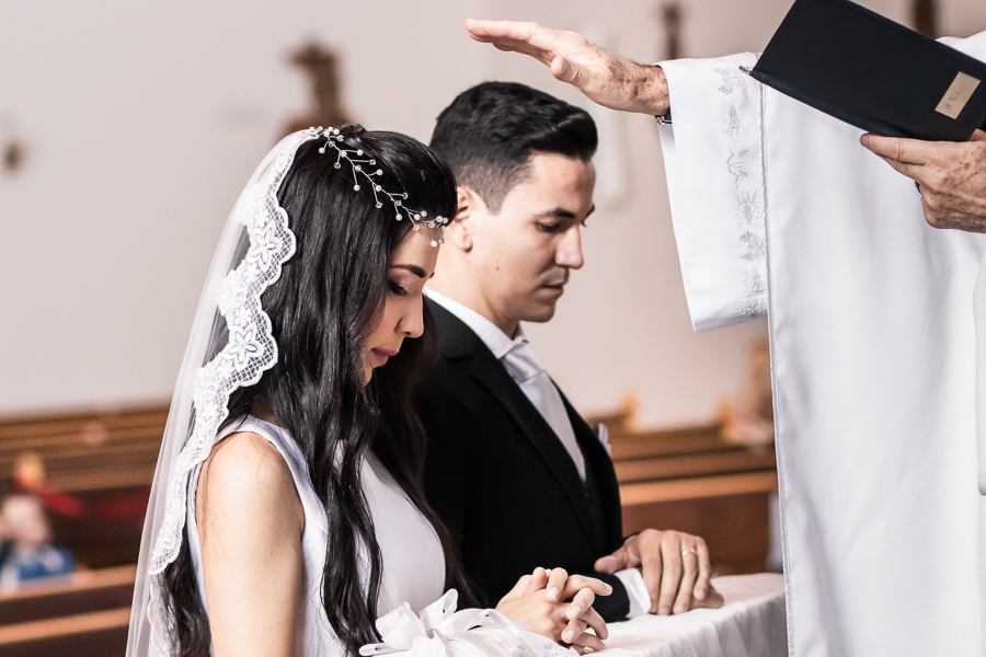 CASAMENTO CATOLICO REALIZADO DURANTE A PANDEMIA DO COVID 19 NA PAROQUIA SANTA JOAQUINA DE VEDRUNA EM MARINGA NO PARANA FOTOGRAFADOS POR LUCAS DREHER E ALINE DREHER