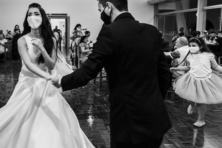 RECEPCAO DE CONVIDADOS DE CASAMENTO CATOLICO REALIZADO NO SALAO DE FESTAS DA AABB EM MARINGA NO PARANA