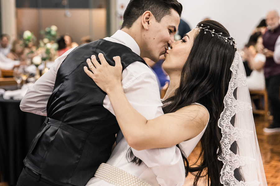 RECEPCAO DE CONVIDADOS DE CASAMENTO CATOLICO REALIZADO NO SALAO DE FESTAS DA AABB EM MARINGA NO PARANA