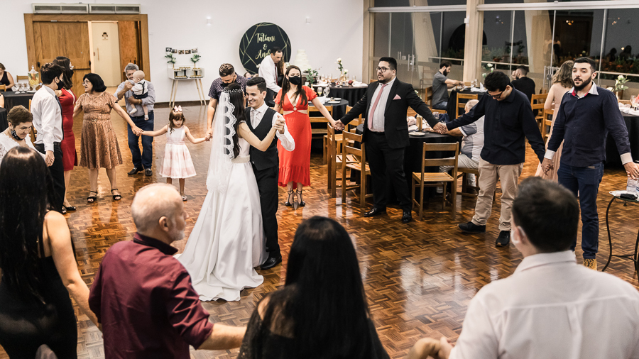 RECEPCAO DE CONVIDADOS DE CASAMENTO CATOLICO REALIZADO NO SALAO DE FESTAS DA AABB EM MARINGA NO PARANA