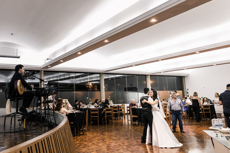 RECEPCAO DE CONVIDADOS DE CASAMENTO CATOLICO REALIZADO NO SALAO DE FESTAS DA AABB EM MARINGA NO PARANA