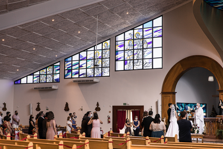 CASAMENTO CATOLICO REALIZADO DURANTE A PANDEMIA DO COVID 19 NA PAROQUIA SANTA JOAQUINA DE VEDRUNA EM MARINGA NO PARANA FOTOGRAFADOS POR LUCAS DREHER E ALINE DREHER